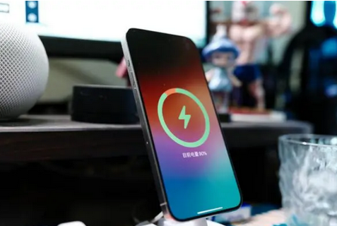 太仆寺苹果15换屏服务分享用什么充电器给iPhone15充电更好 